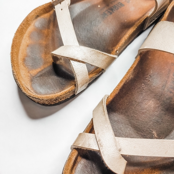 Birkenstock | White/Silver Sandals Toe Strap - Picture 4 of 6